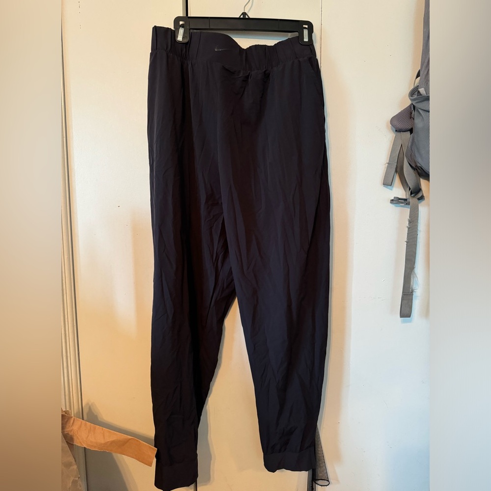 NIKE. 2XL TRAINING PANTS. BLACK